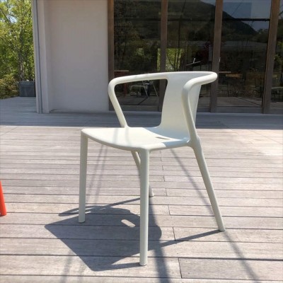 白い椅子 | 岩国市で家具ならイロハーブショップ